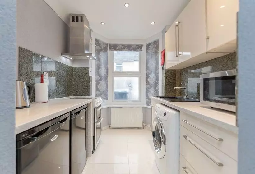 Watford General Suites