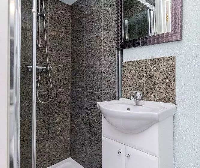 Watford General Suites