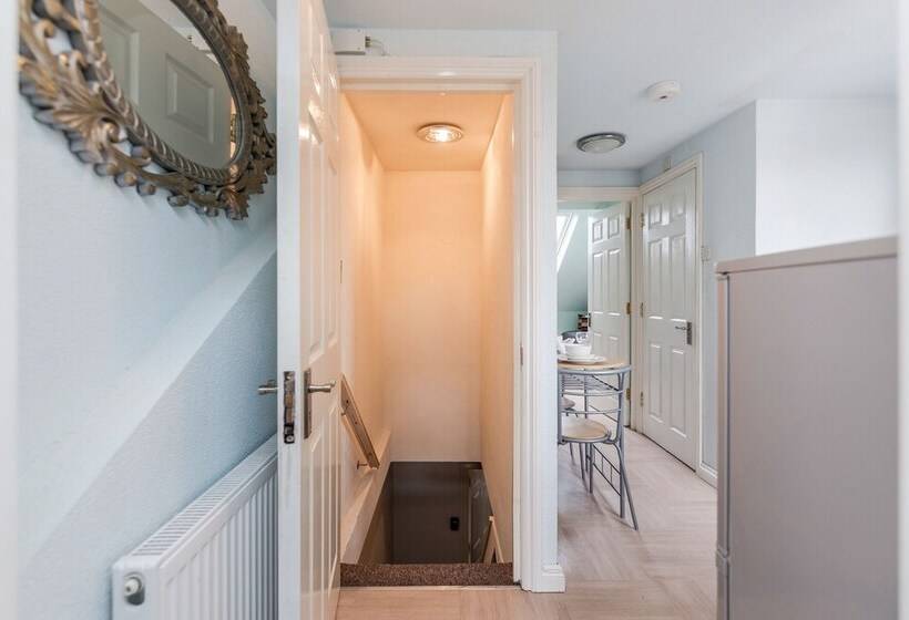 Watford General Suites