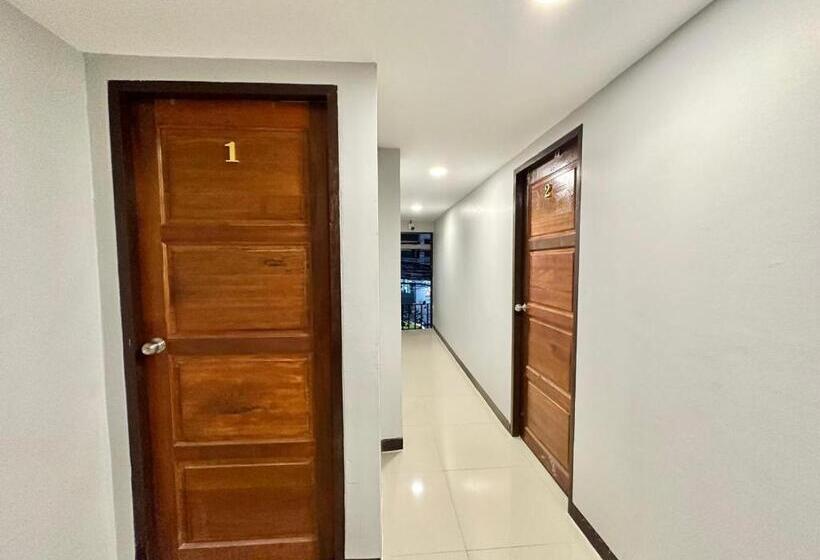 Baan At Khaosan Hostel