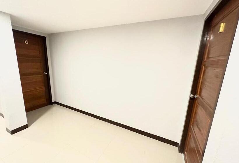 Baan At Khaosan Hostel