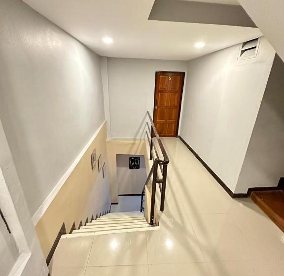 Baan At Khaosan Hostel