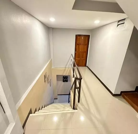 Baan At Khaosan Hostel