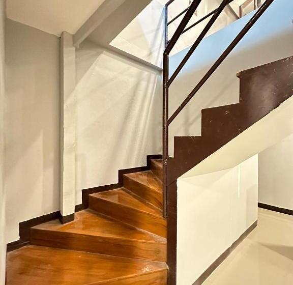 Baan At Khaosan Hostel