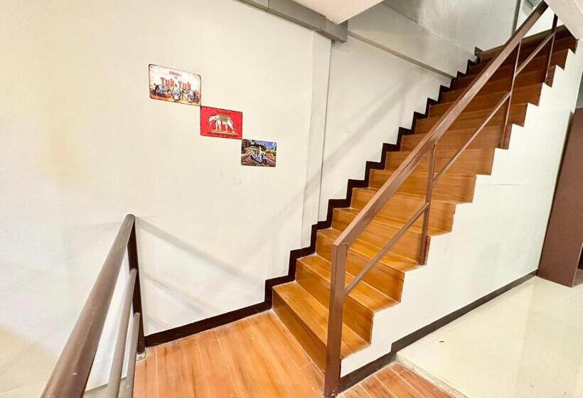 Baan At Khaosan Hostel