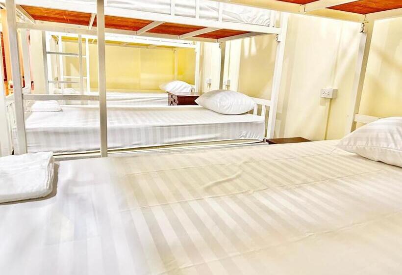 Baan At Khaosan Hostel