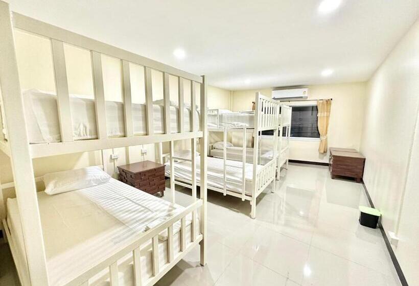 Baan At Khaosan Hostel