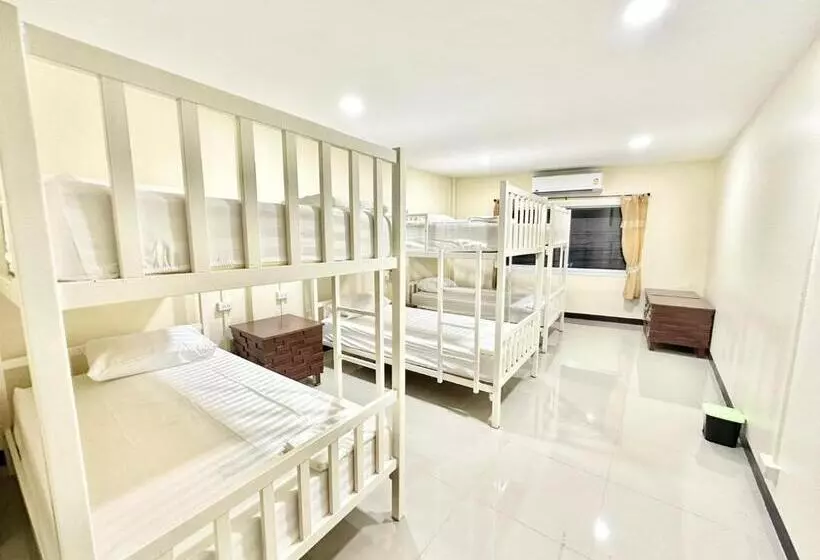 Baan At Khaosan Hostel
