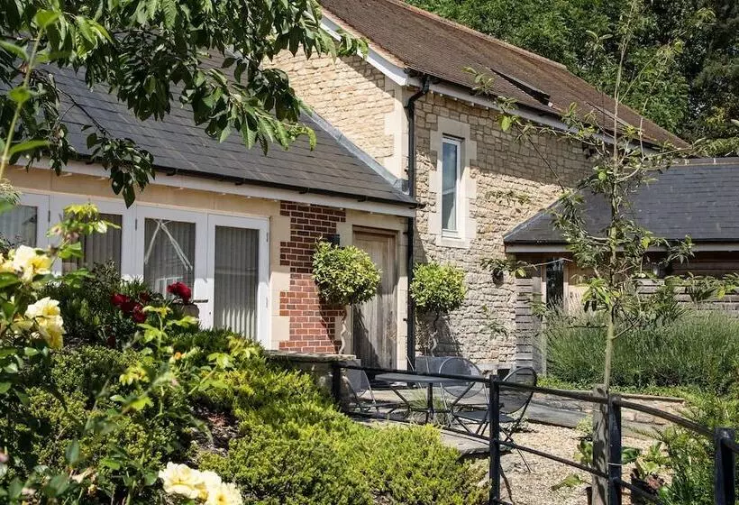 Aamiaismajoitus (B&B) The Old Clubhouse, In Lacock Village