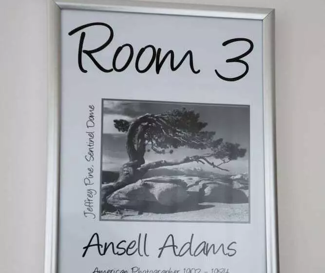 Aamiaismajoitus (B&B) The Old Clubhouse, In Lacock Village