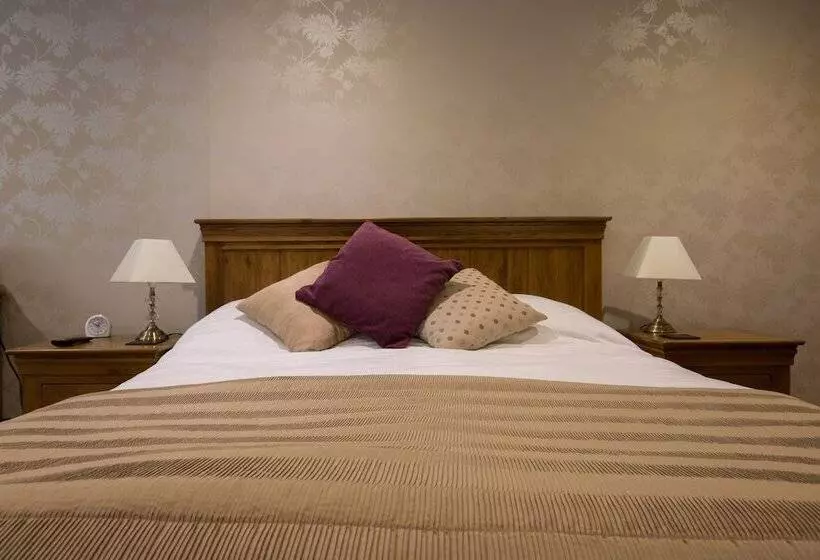 Aamiaismajoitus (B&B) The Old Clubhouse, In Lacock Village