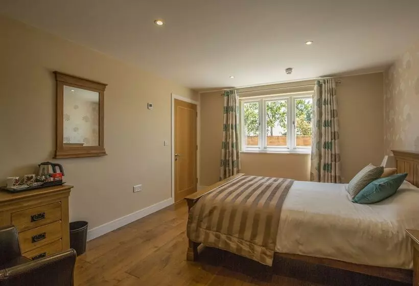 Aamiaismajoitus (B&B) The Old Clubhouse, In Lacock Village