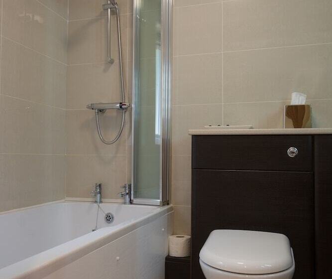 住宿加早餐  The Old Clubhouse, In Lacock Village