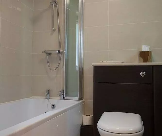 Aamiaismajoitus (B&B) The Old Clubhouse, In Lacock Village