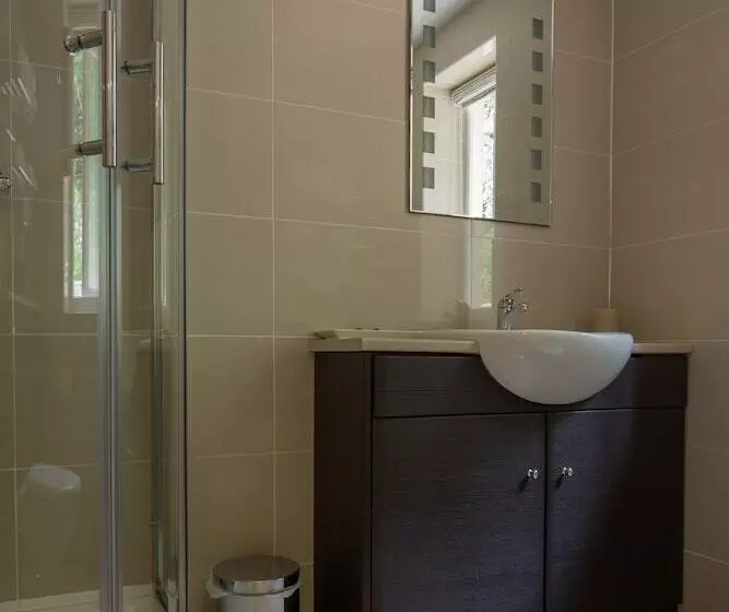 Aamiaismajoitus (B&B) The Old Clubhouse, In Lacock Village