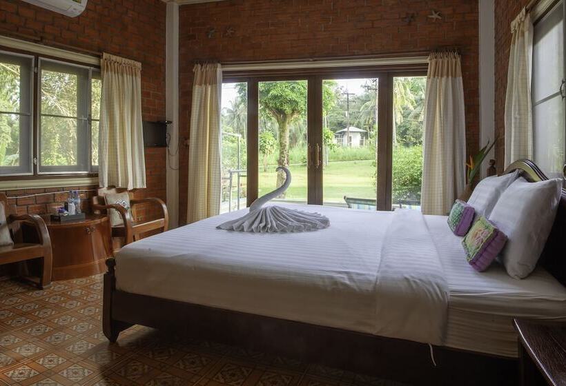 Отель Baan Suan Homestay Koh Kood