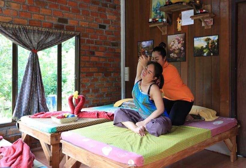 Отель Baan Suan Homestay Koh Kood