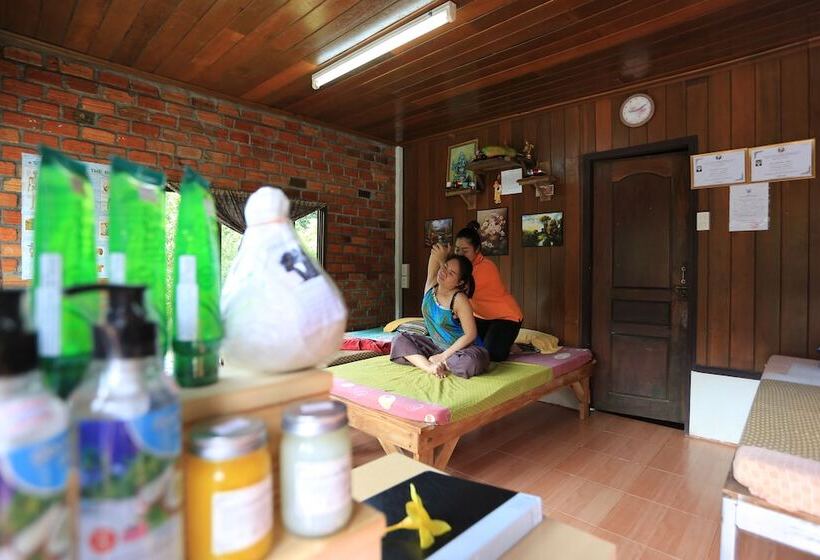 Отель Baan Suan Homestay Koh Kood