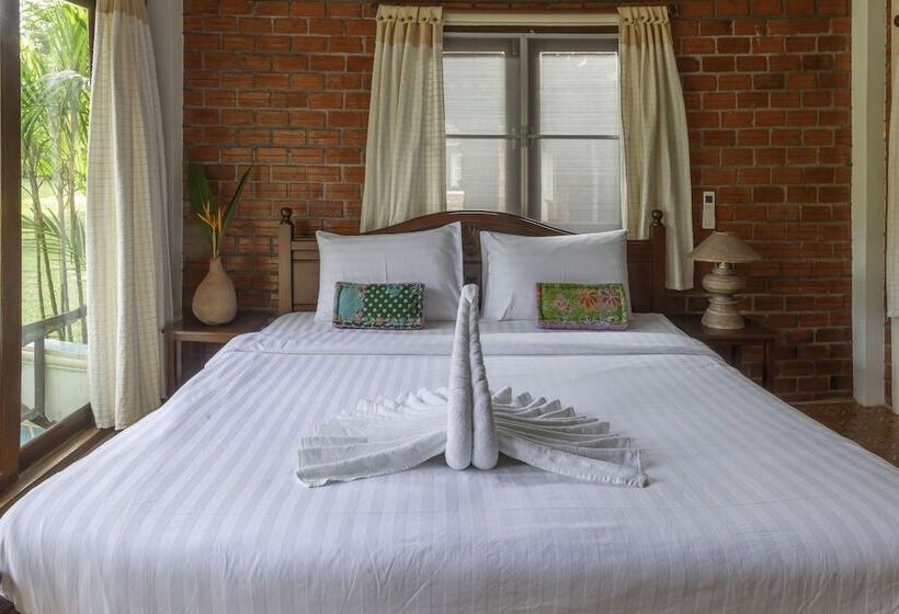 Отель Baan Suan Homestay Koh Kood