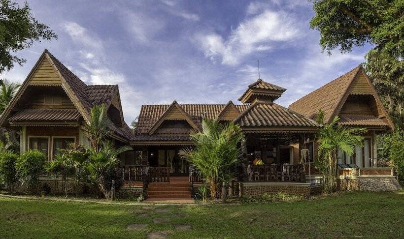 Отель Baan Suan Homestay Koh Kood