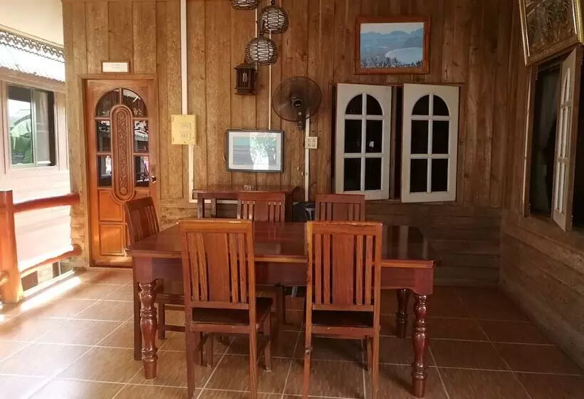 Hotelli Lan Bua Resort