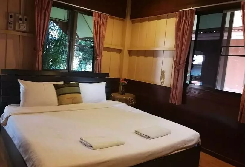 Hotelli Lan Bua Resort