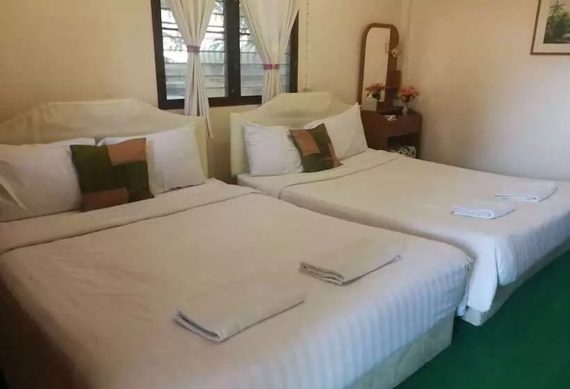 Hotelli Lan Bua Resort