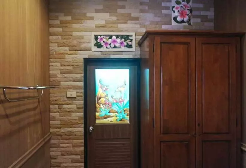 Hotelli Lan Bua Resort