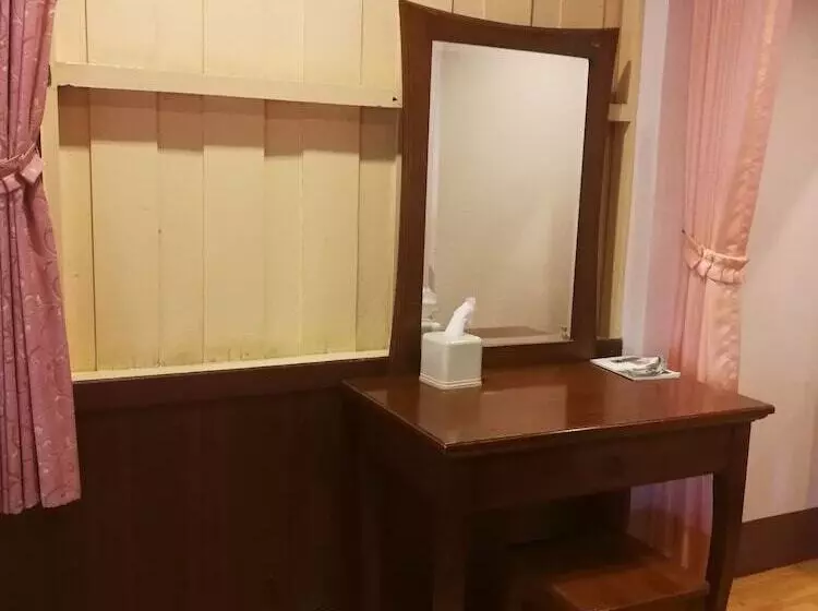 Hotelli Lan Bua Resort