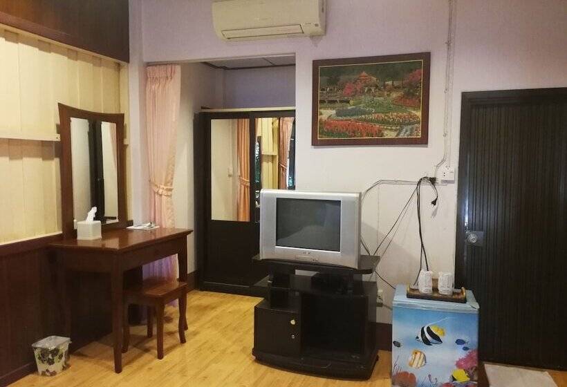 בית מלון כפרי Lan Bua Resort