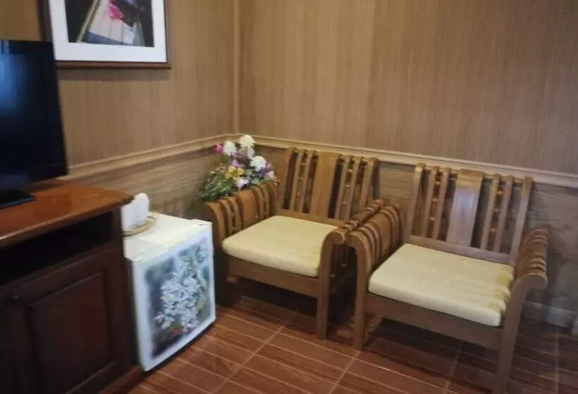 Hotelli Lan Bua Resort