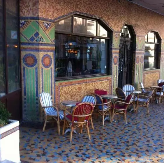 ペンション Les Chambres Hautes D'anastasia