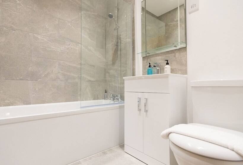 Hamilton Grace The Quadrant