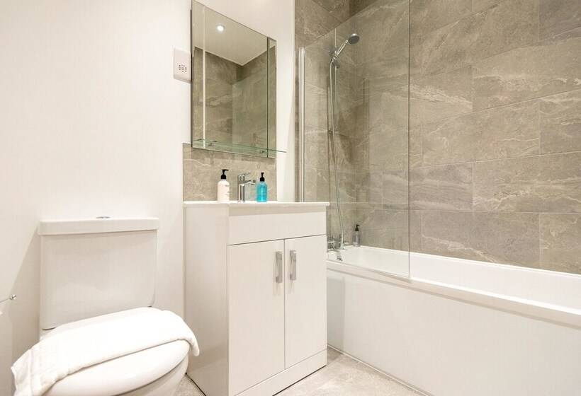 Hamilton Grace The Quadrant