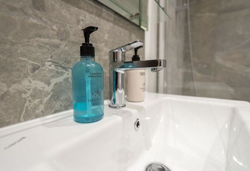 Hamilton Grace The Quadrant