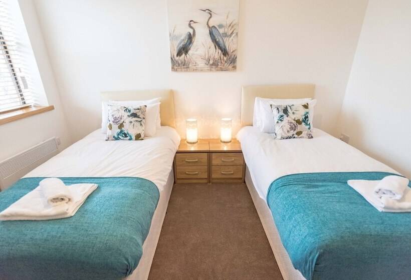 Hamilton Grace The Quadrant