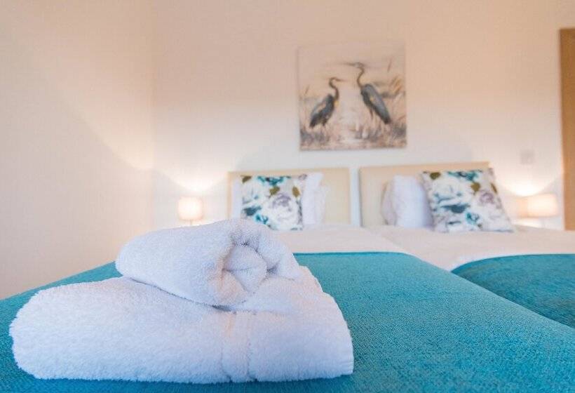 Hamilton Grace The Quadrant