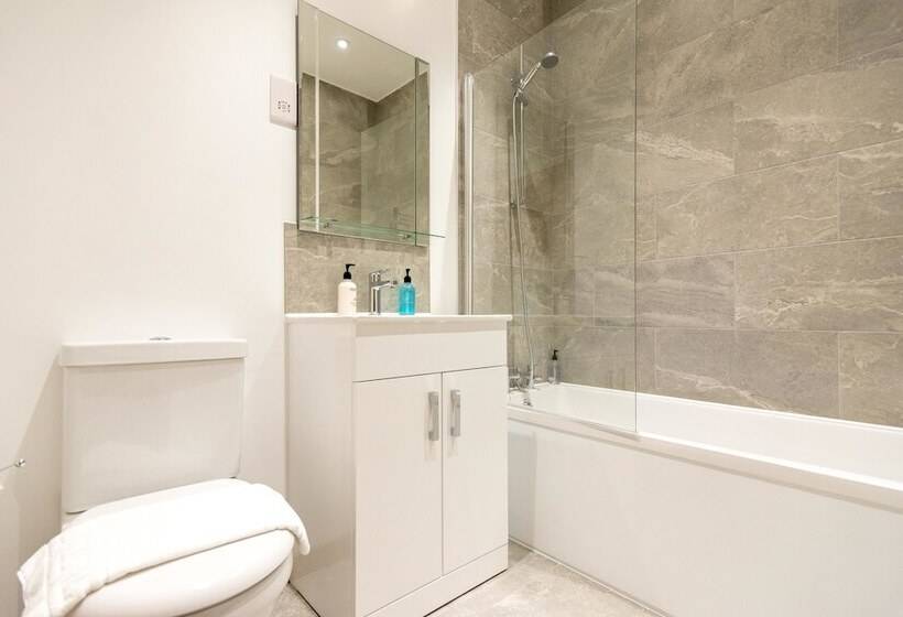 Hamilton Grace The Quadrant