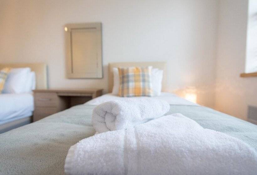 Hamilton Grace The Quadrant