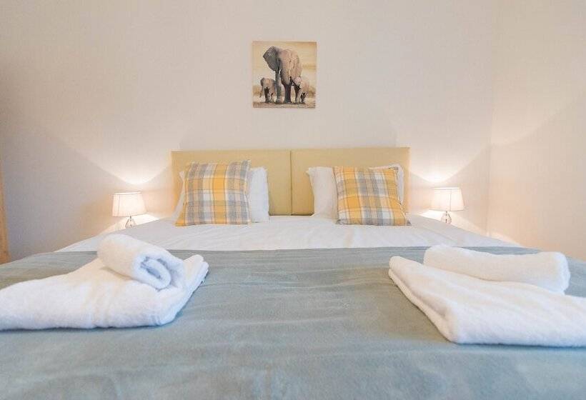 Hamilton Grace The Quadrant