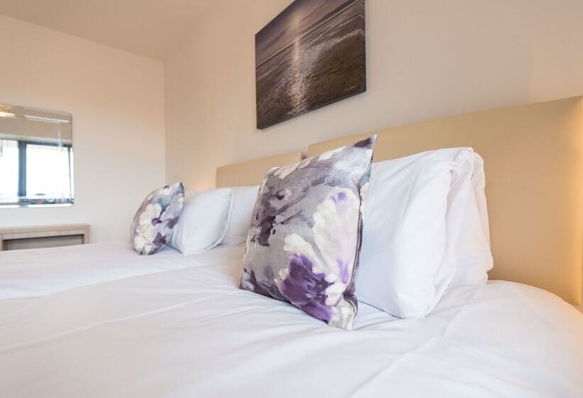 Hamilton Grace The Quadrant