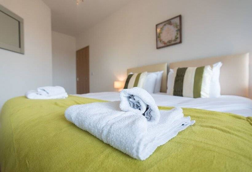 Hamilton Grace The Quadrant