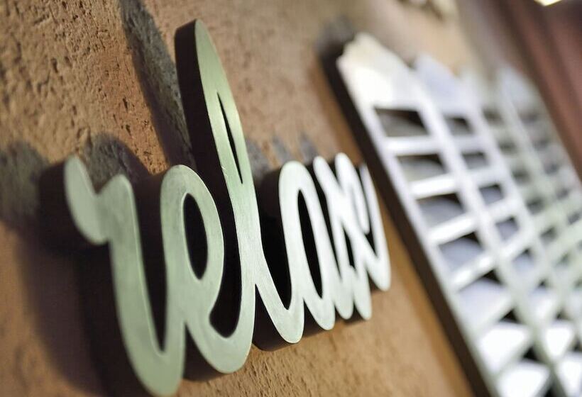 Отель Hôtel Restaurant L Oustaloun