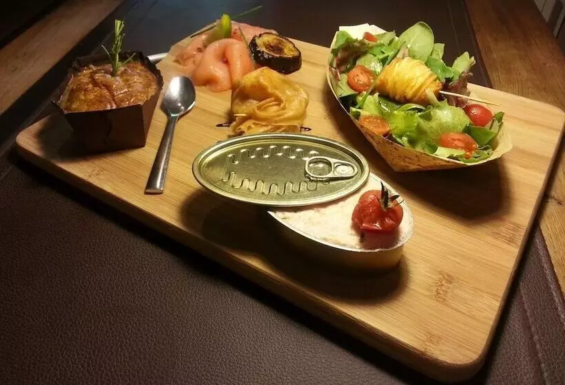 هتل Hôtel Restaurant L Oustaloun