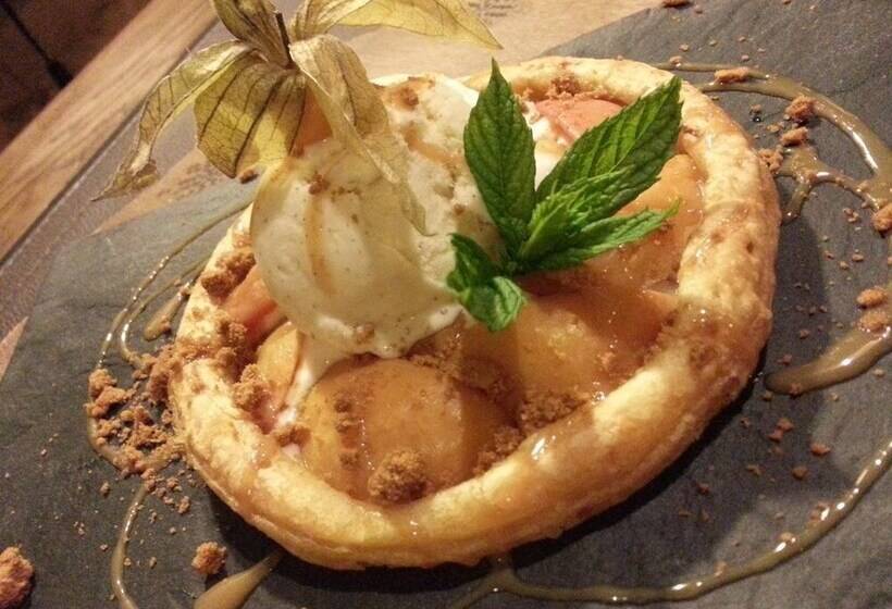 Отель Hôtel Restaurant L Oustaloun