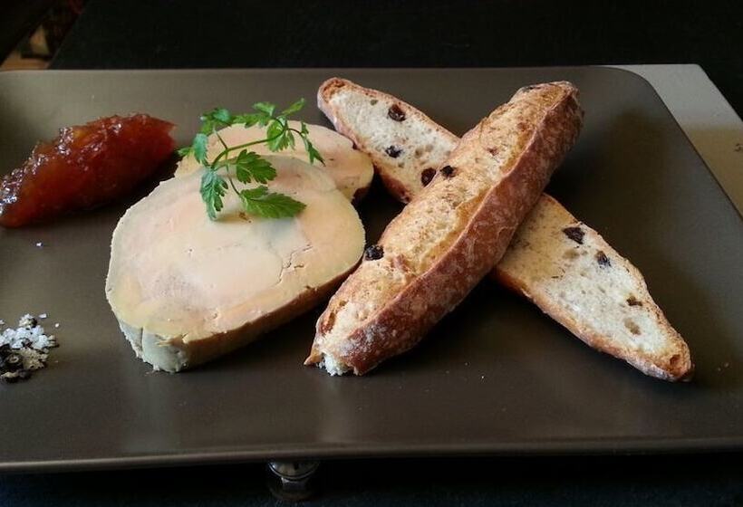 Отель Hôtel Restaurant L Oustaloun