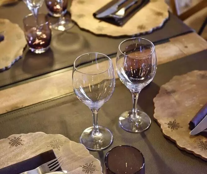 هتل Hôtel Restaurant L Oustaloun