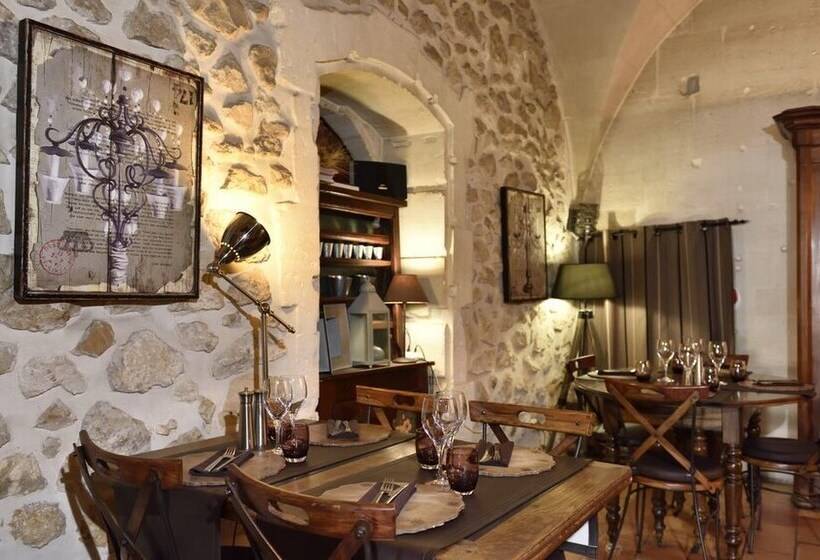 Отель Hôtel Restaurant L Oustaloun