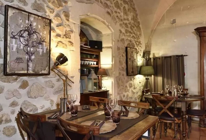 هتل Hôtel Restaurant L Oustaloun