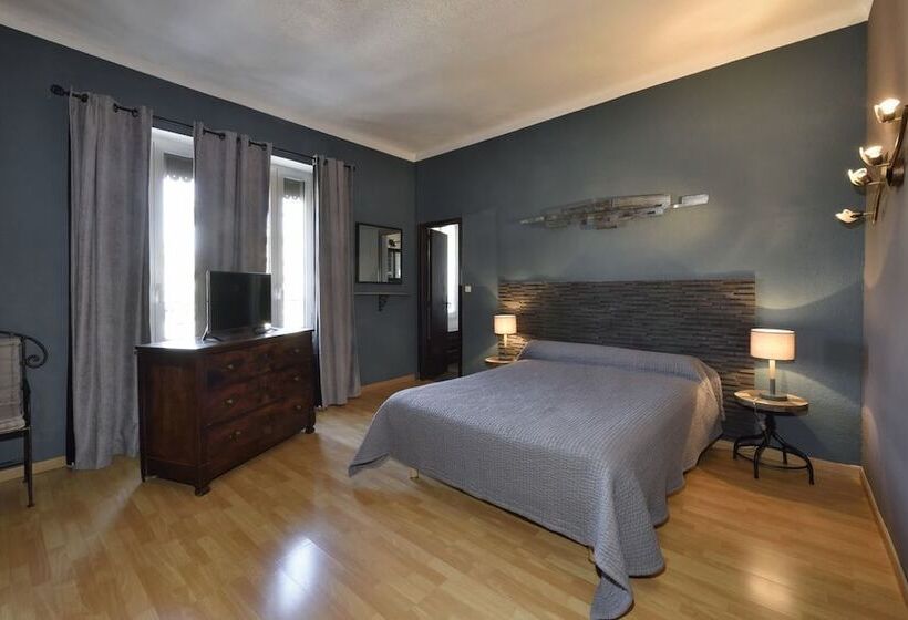 Отель Hôtel Restaurant L Oustaloun